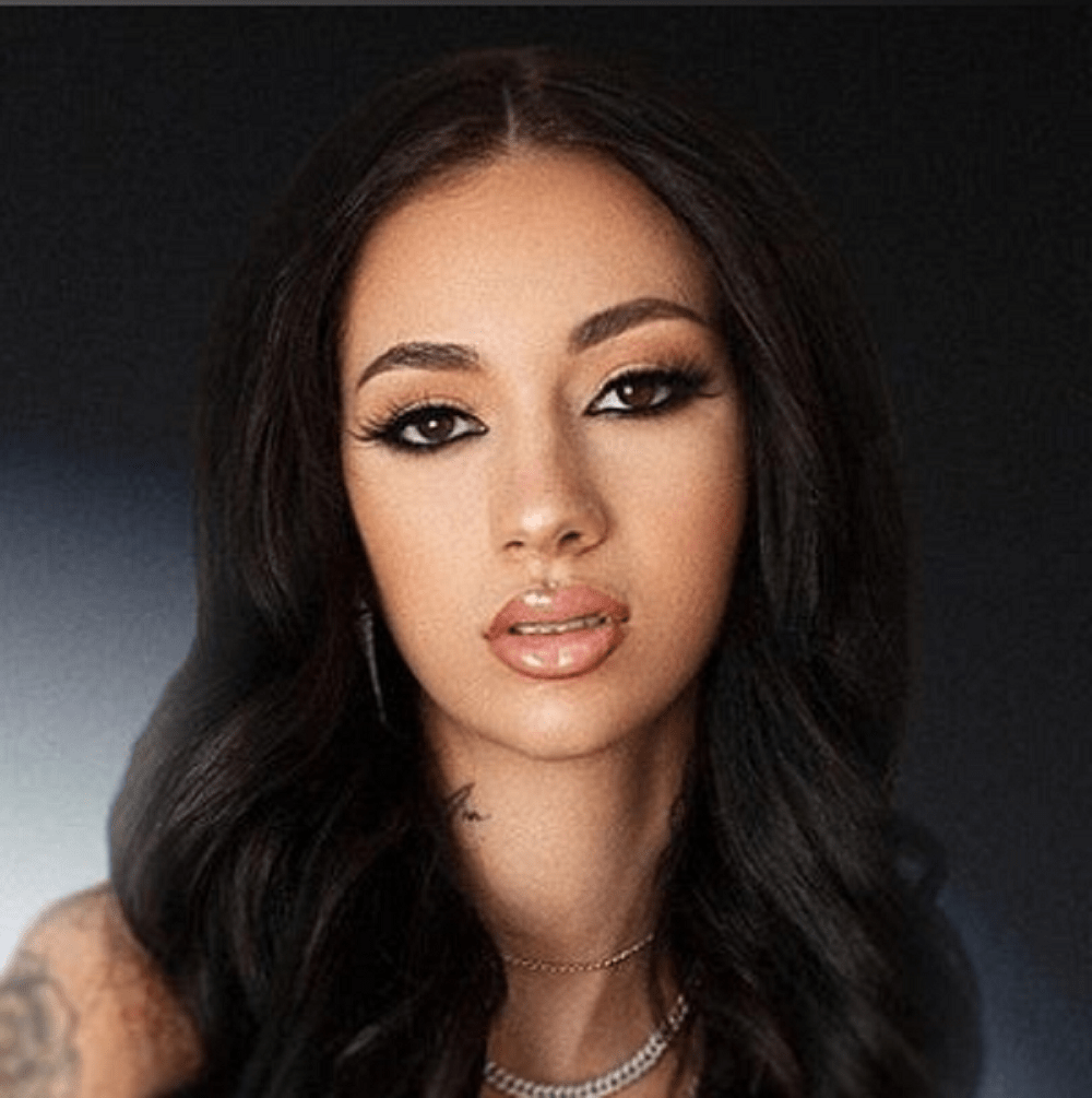 Ea câstigă cei mai mulți bani pe platforma OnlyFans! Cu suma asta, România își trage autostradă