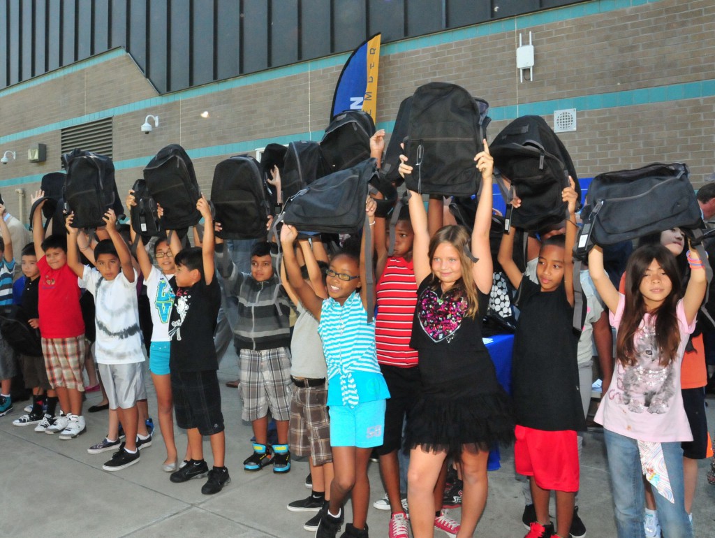 Natomas Youth Receive 500 Free Backpacks The Natomas Buzz