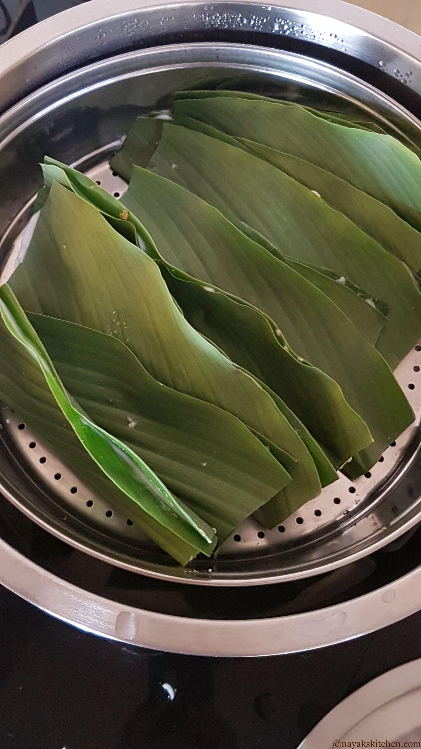 Arranging patoleo for steaming in the steamer