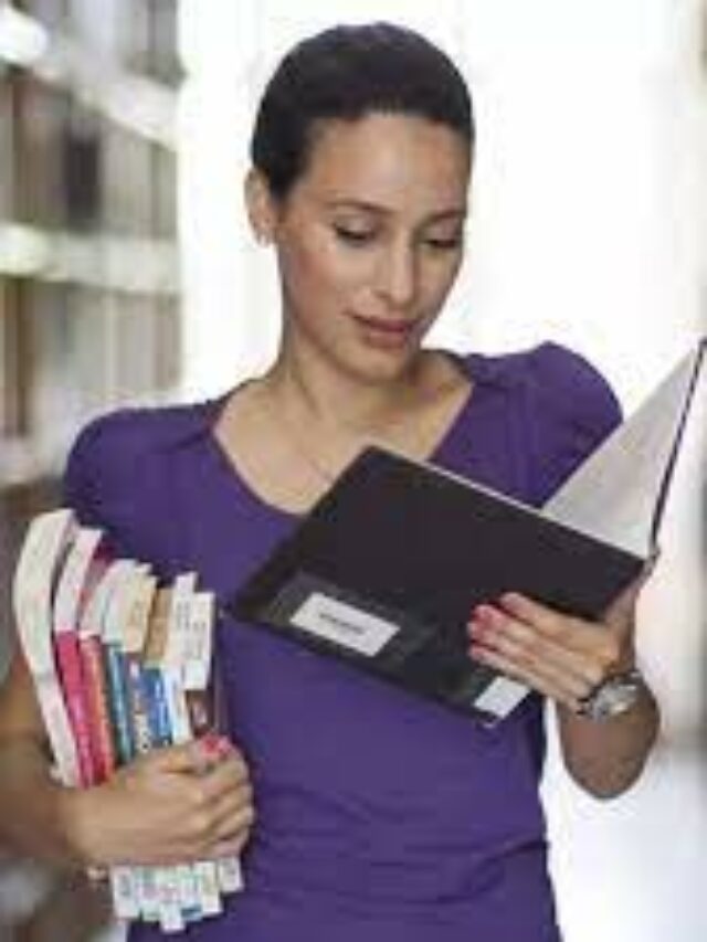 Top 7 Popular Courses After 12th Commerce Without Maths NCERT Books