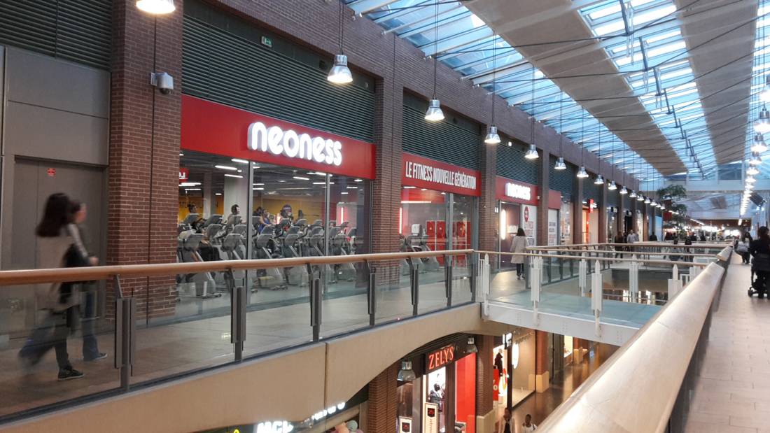 Neoness, club de sport et salle de fitness lowcost Nea Architects