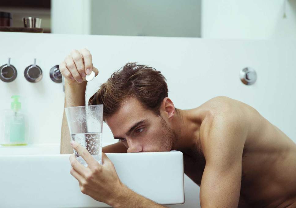Does Mixing Drinks Make Hangovers Worse? b**p