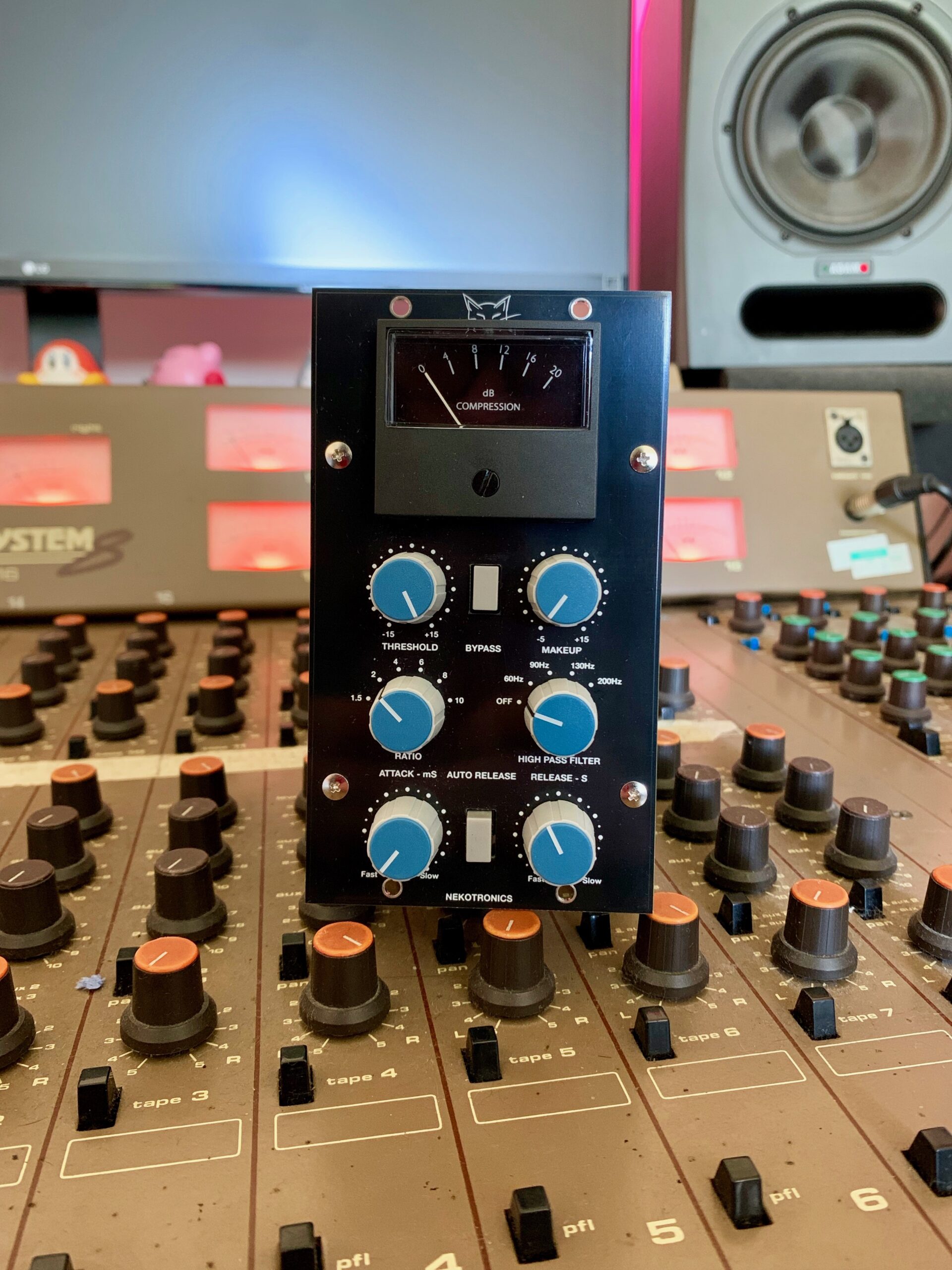 Nekotronics BussCat 500 series mixbus compressor