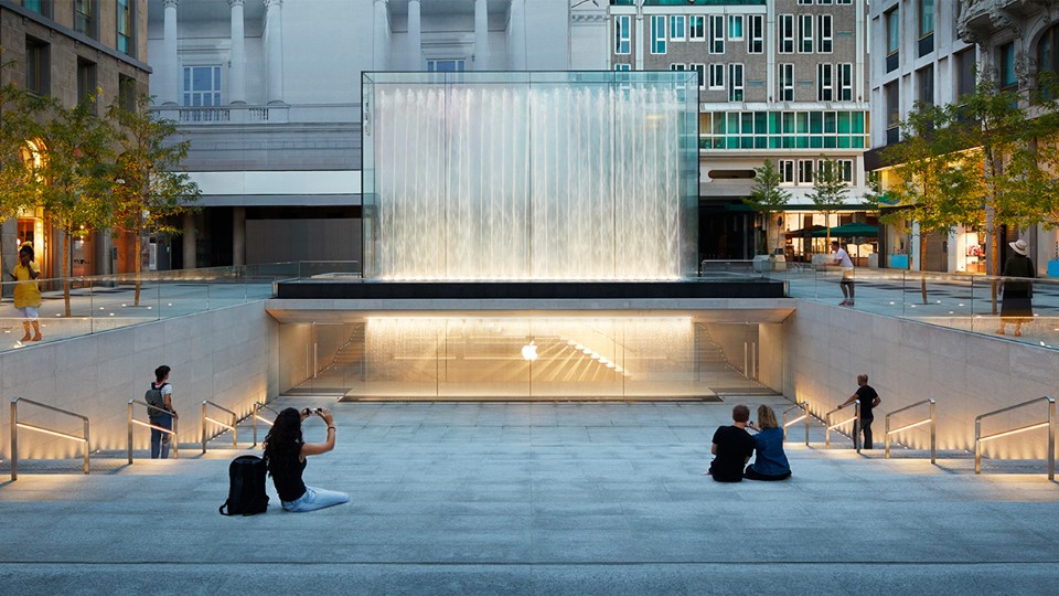 Apple Store di Piazza Liberty Apre a Milano il primo flagship di Apple