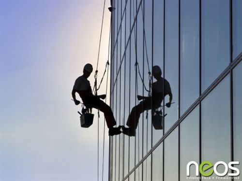 Lavori In Quota Con Accesso E Posizionamento Mediante Funi (12 + 20 Ore) - Neos Srl - Consulenza, Formazione E Sorveglianza Sanitaria 375_x_500_jpg