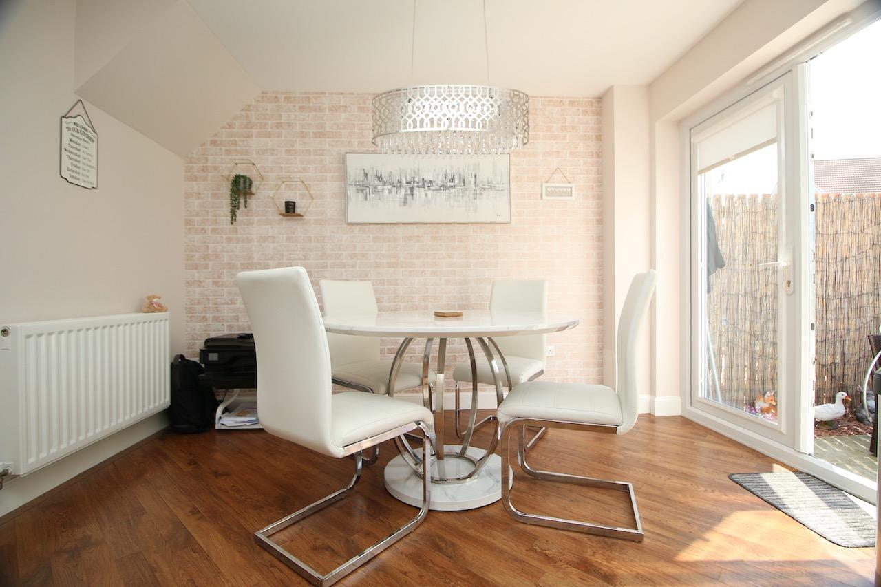 James Young Road, Westerinch