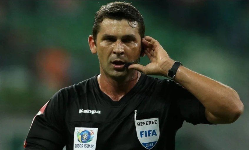 Afastado após erros em Fla x CAP, árbitro operará o VAR em Flu x