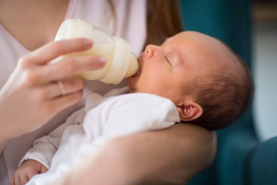 Comment choisir la meilleure eau pour le biberon de bébé