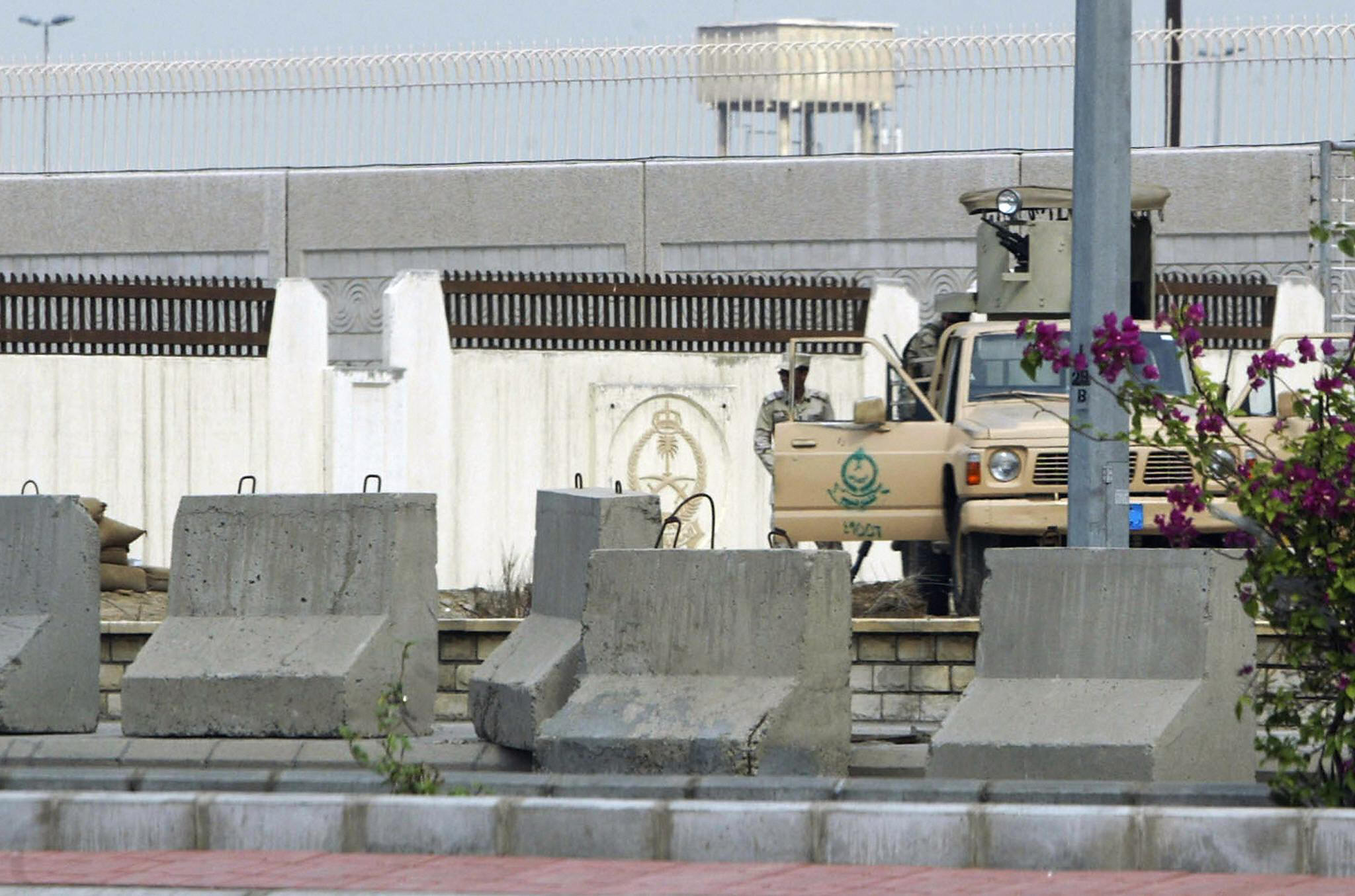 Guard, gunman die in US consulate attack in Jeddah police