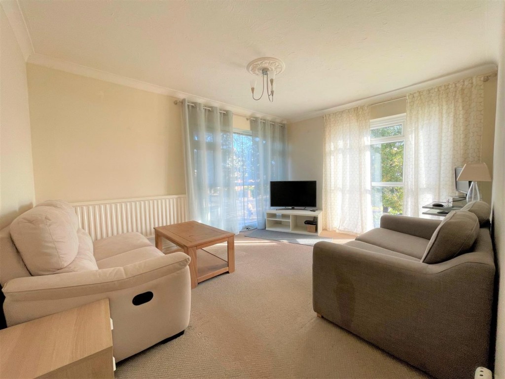 Kilmiston House, Manygate Lane, Shepperton, 2 bedroom, Flat Purpose Built