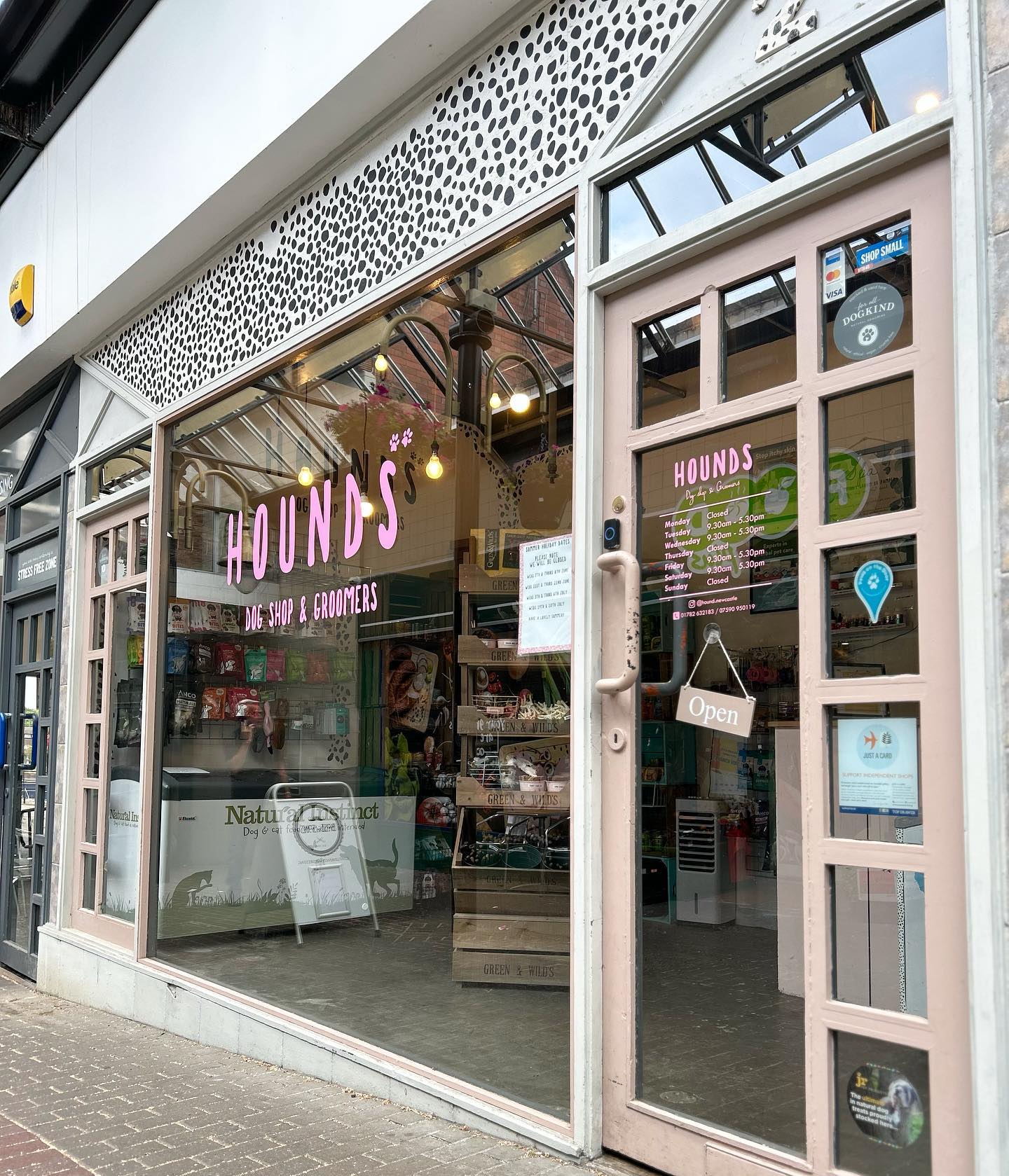 Hounds to NewcastleUnderLyme