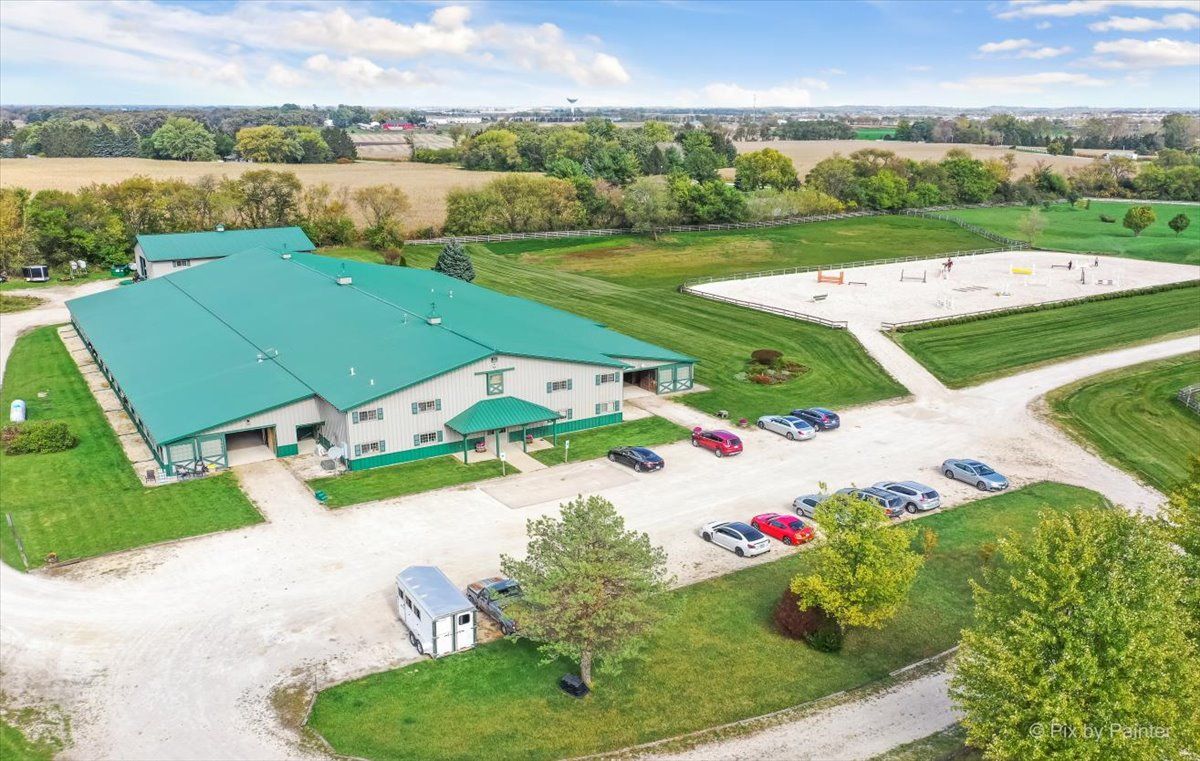 Horse Farms for Sale or Lease in Illinois