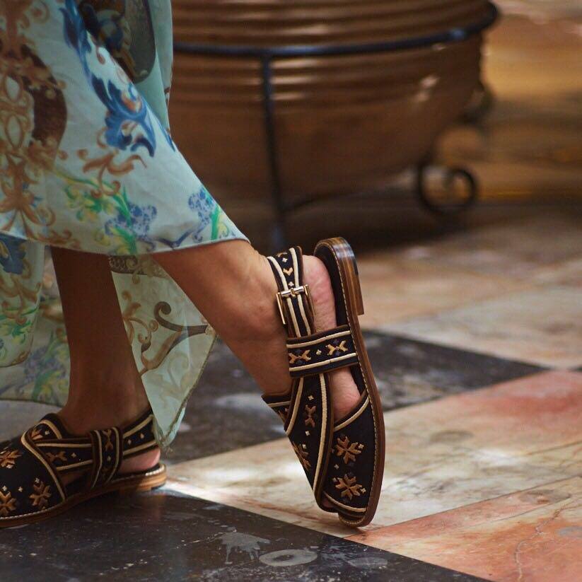 Çaplait Shoes. Traditional Pakistani Handcrafted Sandals! New Labels Only