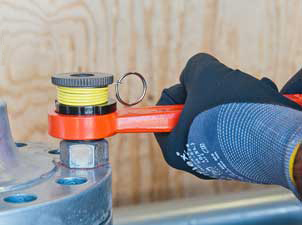 PETOL™ HAMMER TIGHT™ — Easy-to-use striking wrench retainer