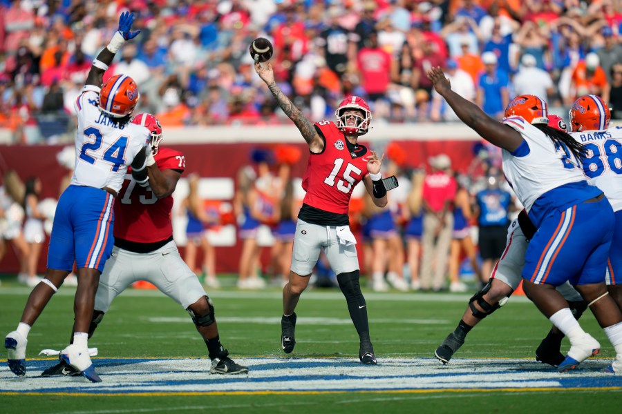 Carson Beck overcomes 3 INTs to lead No. 2 Georgia to a 34-20 win over Florida in ‘Cocktail Party’