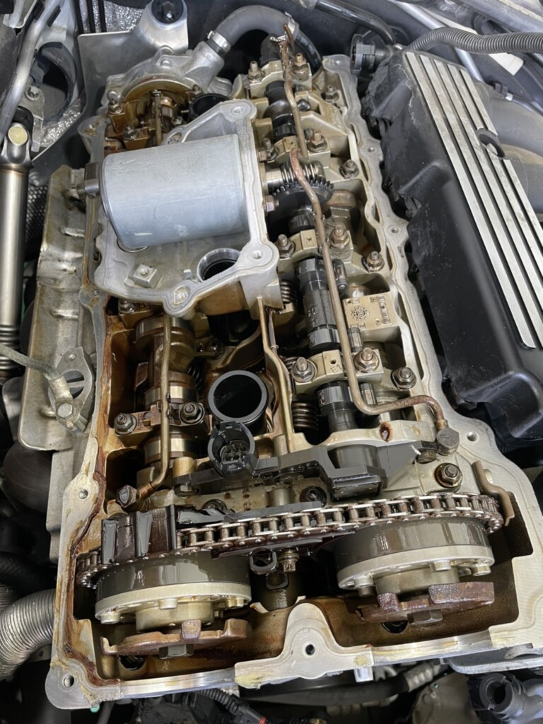 BMW E90 ヘッドカバーガスケット交換 ｜ 実例紹介｜NEXT IMPORT