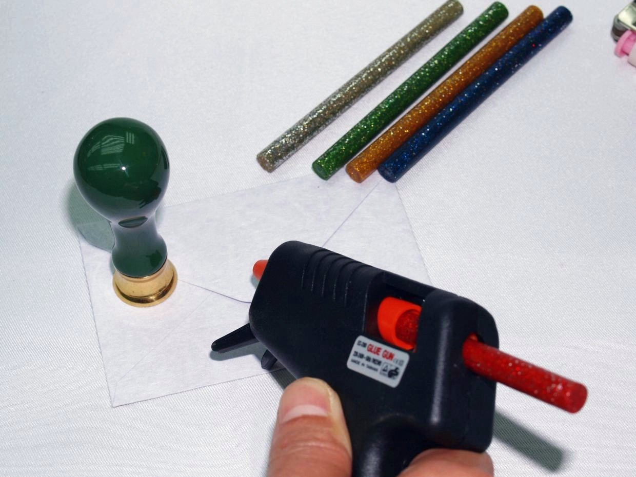 Use Tips Wax glue gun