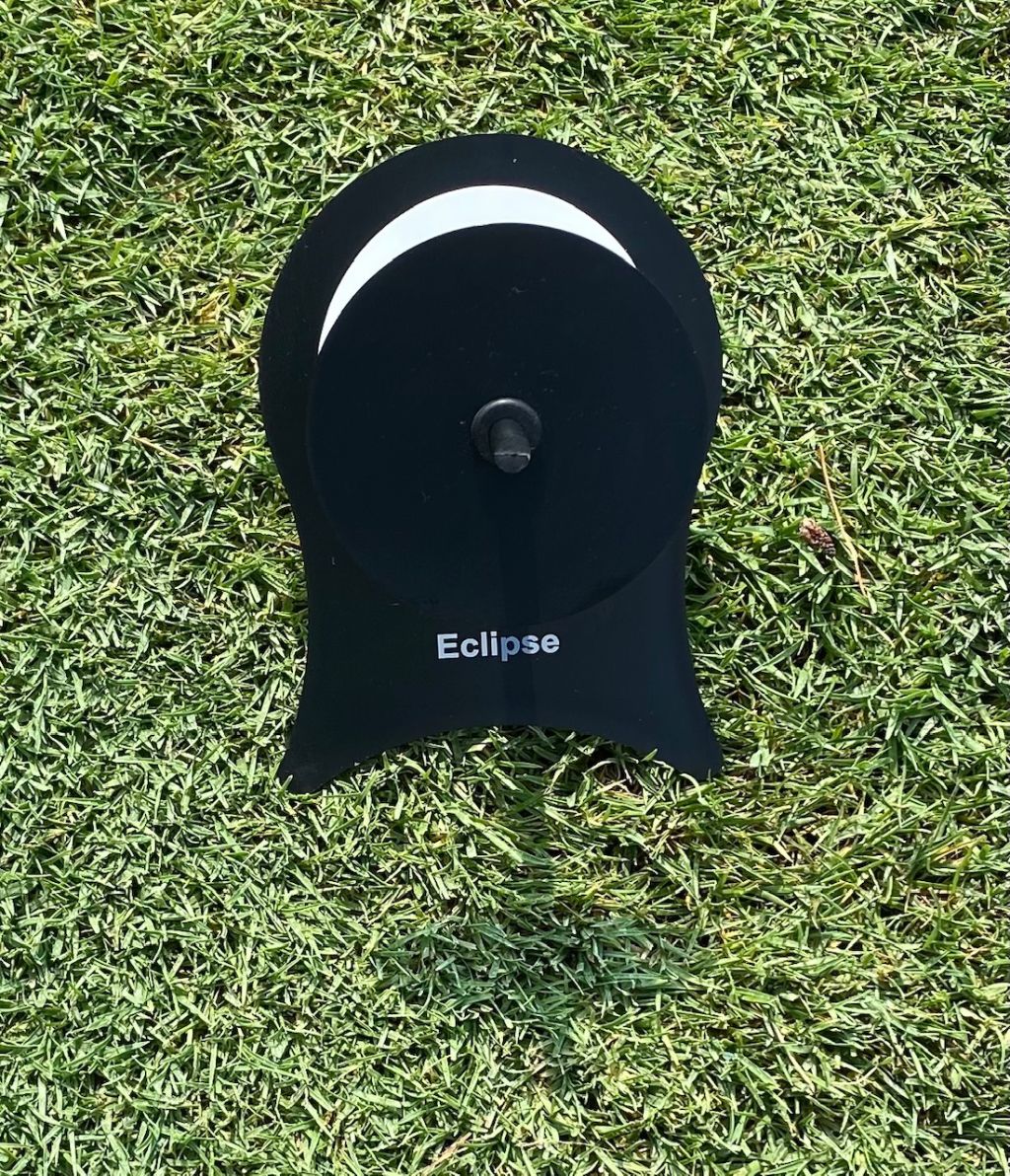 A portable and helpful golf training aid. Niche Golf