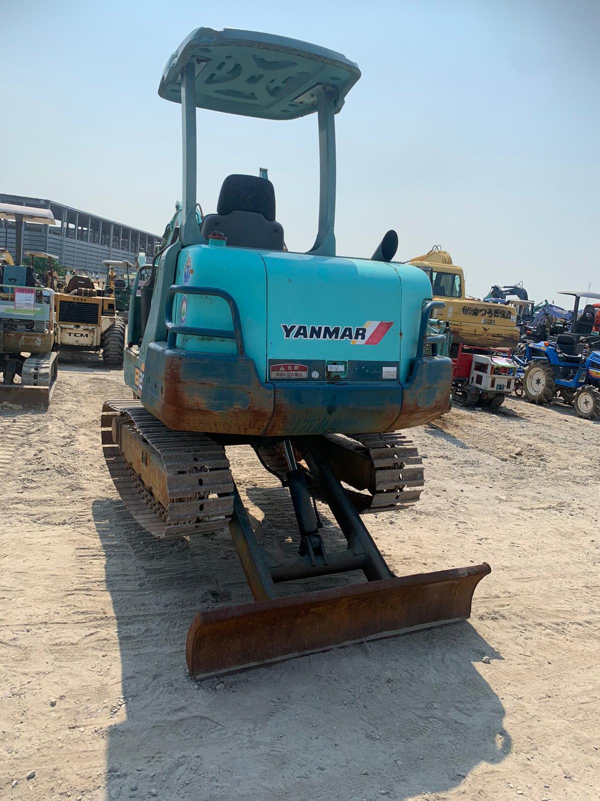 Yanmar B27 Nippon Trucks