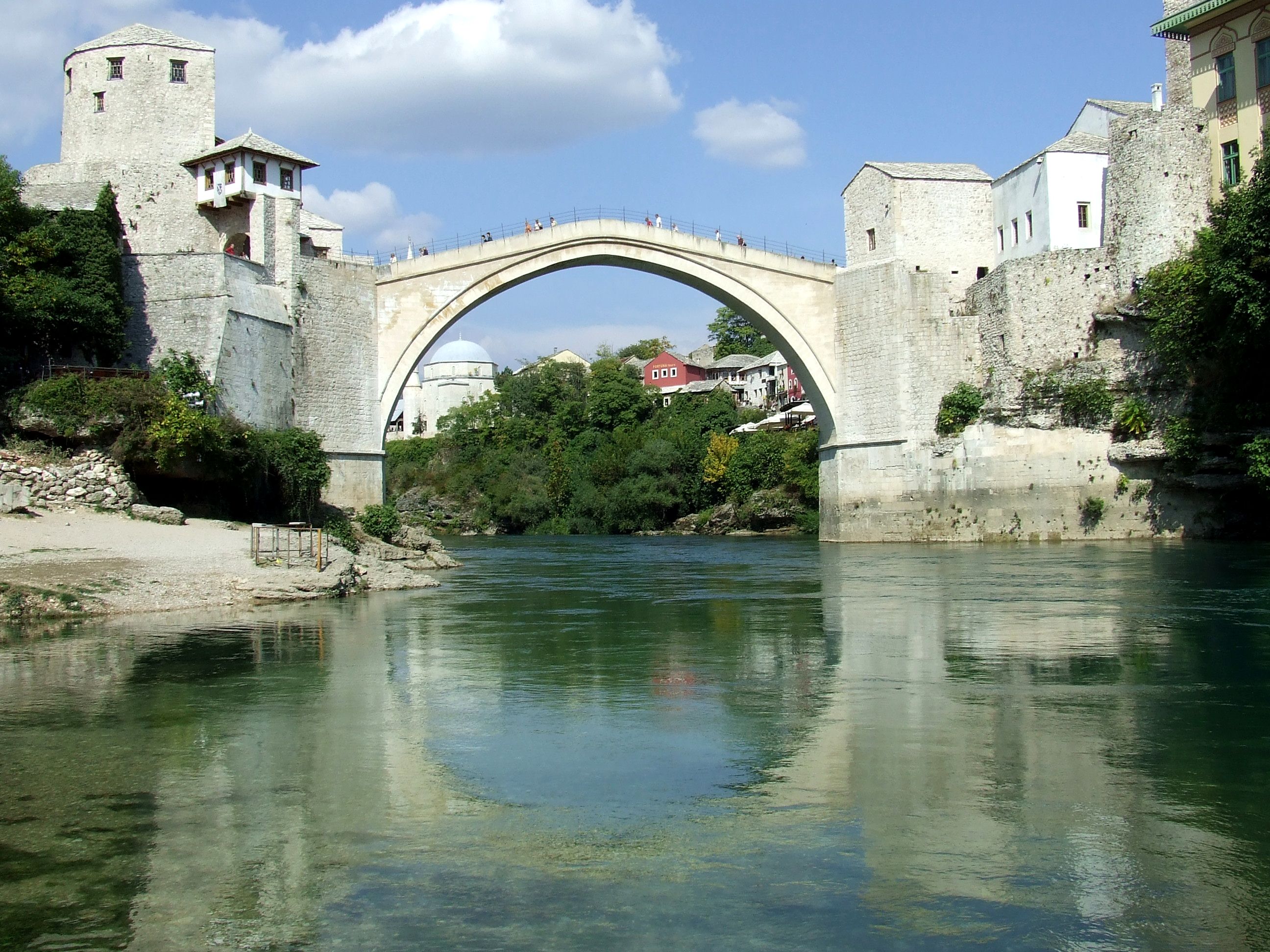 Na današnji dan, tačno prije 20 godina, srušen je stari most u Mostaru! Nezavisni Kalesijski