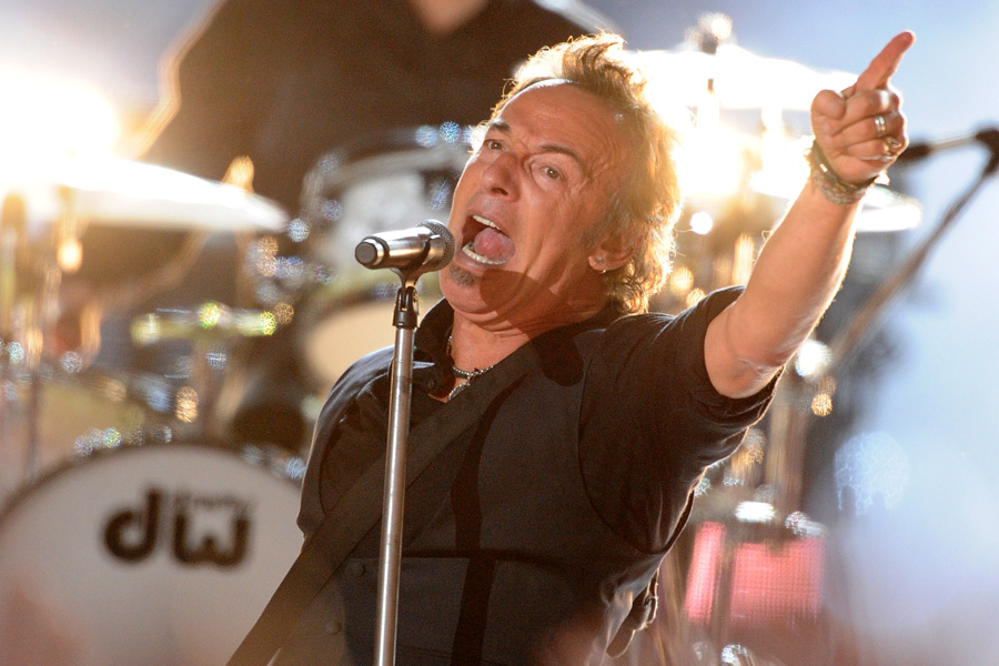 Bruce Springsteen auctions guitar for £155,000 at New York fundraiser