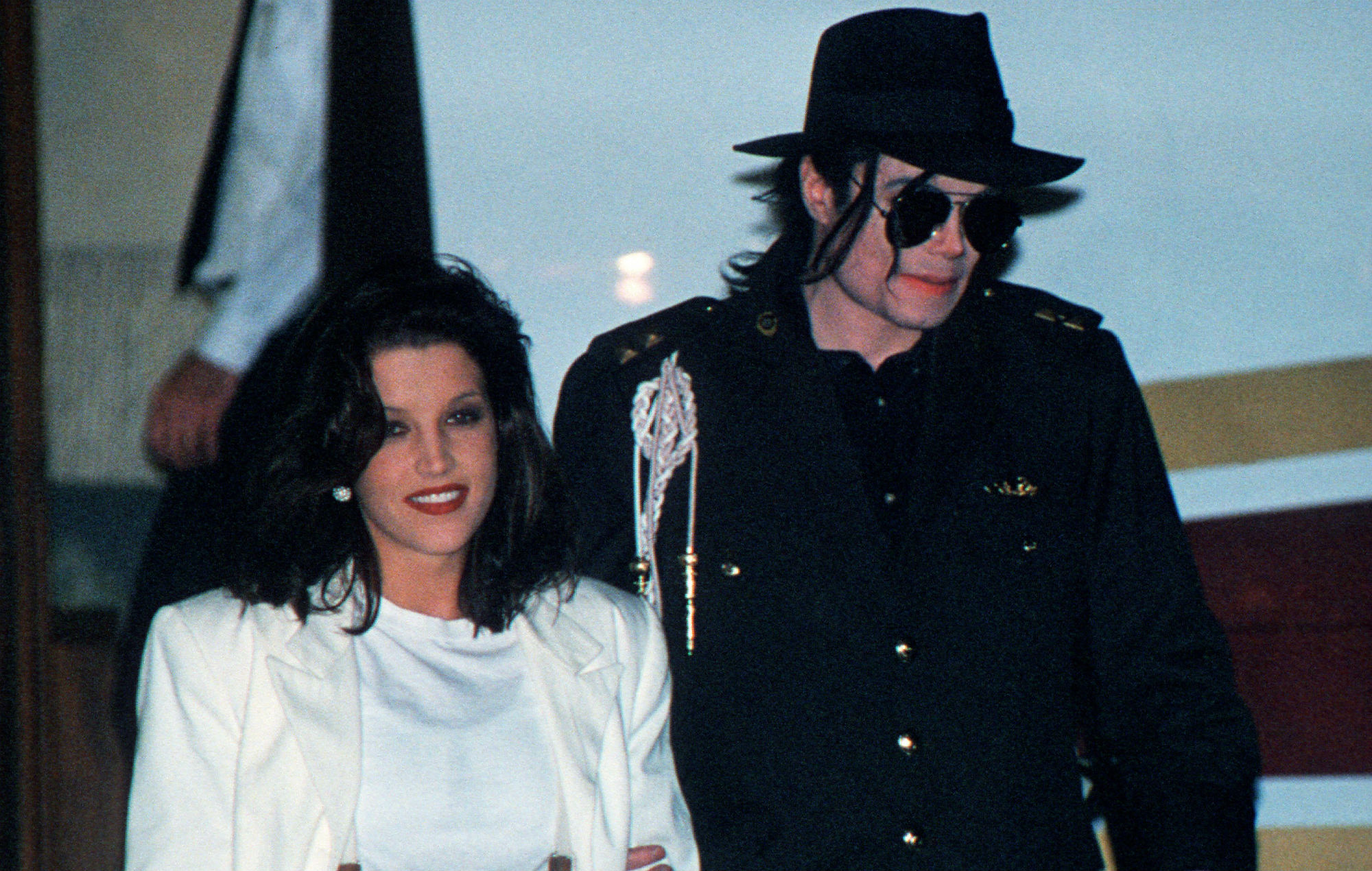 Lisa Marie Presley is working on an 'explosive' tellall book about
