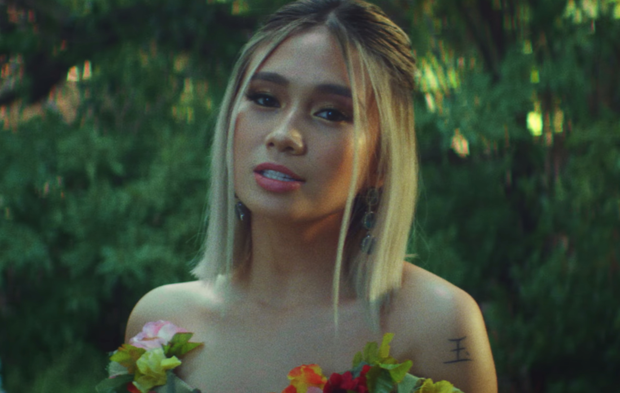 NIKI releases magical music video for ‘Plot Twist’