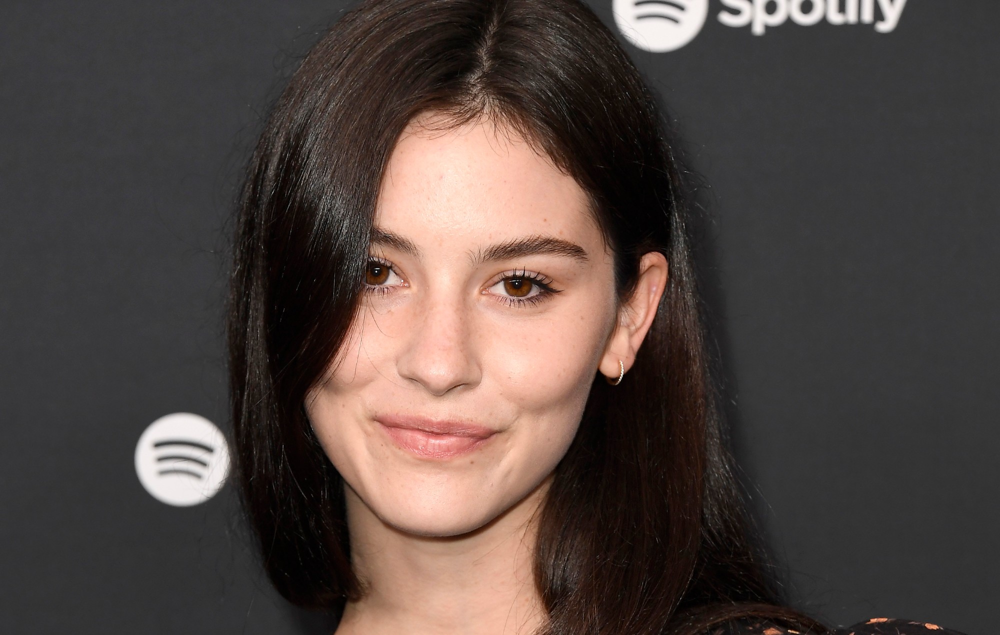 Listen to Gracie Abrams' delicate new single 'Brush Fire'(05)