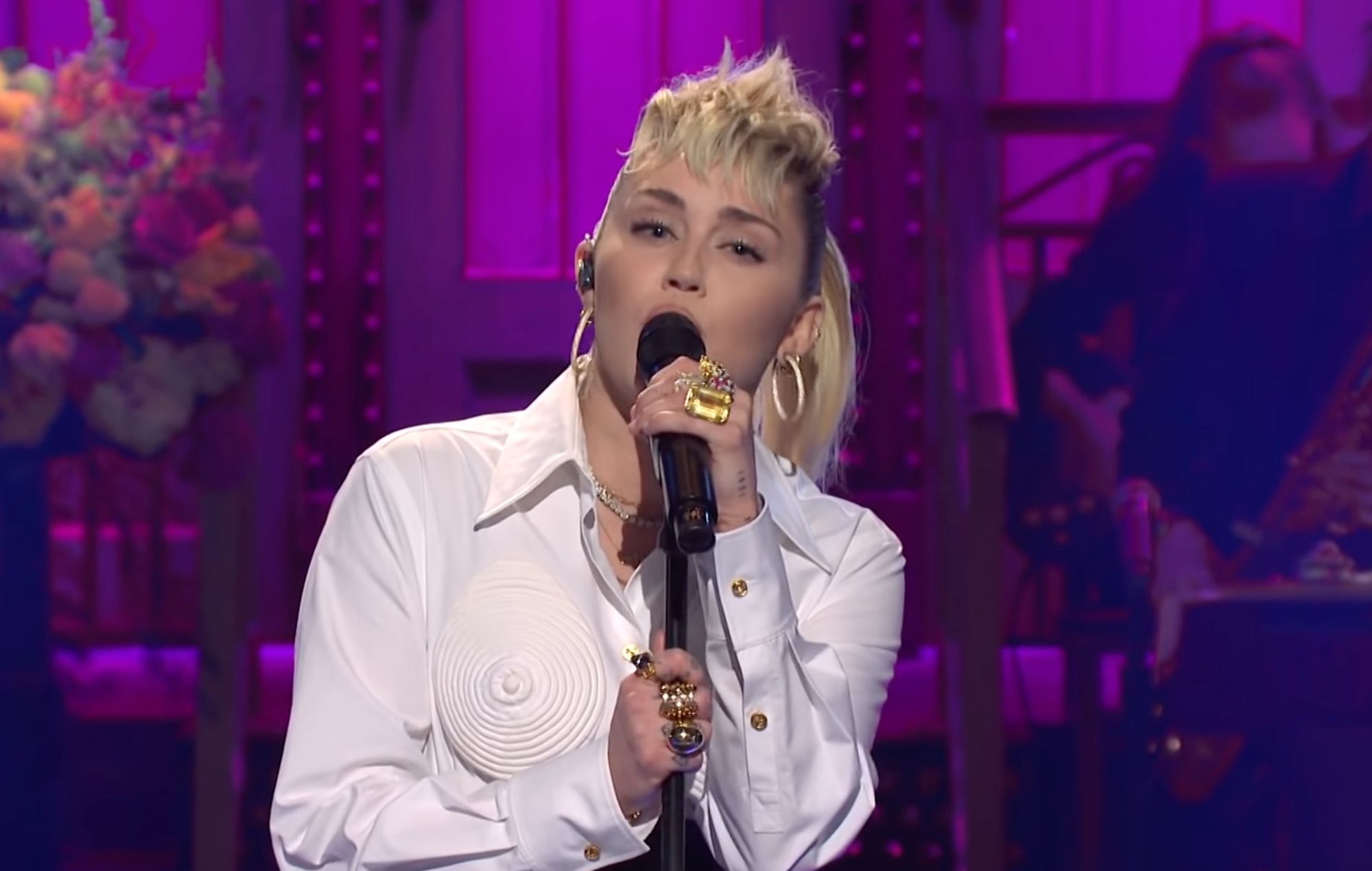 Watch Miley Cyrus cover Dolly Parton in ‘SNL’ performance NME Himanasa
