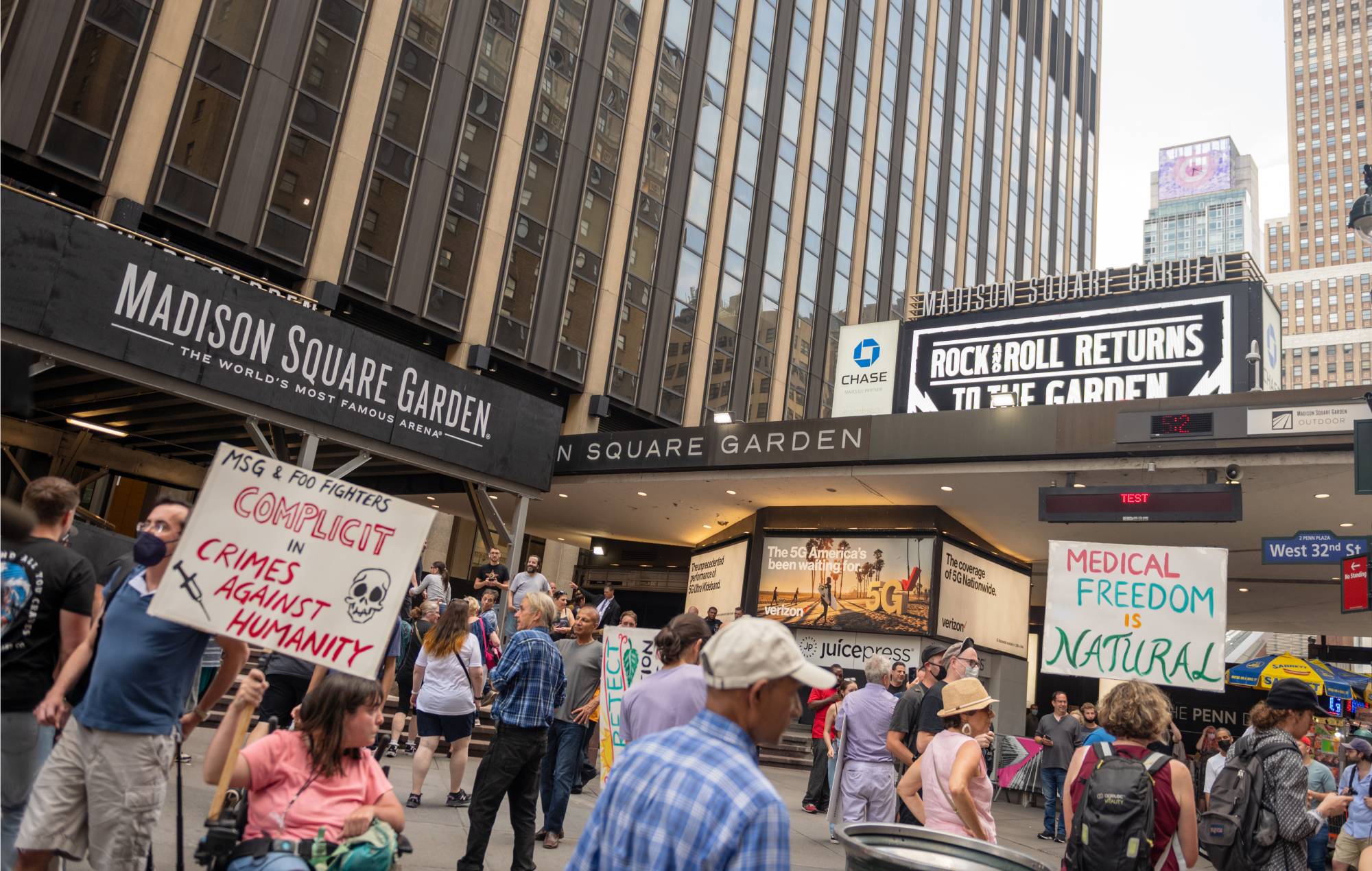 Jun 20, 2023 - New York, Ny, Madison Square Garden, June 20 Here's What Went Down At Foo Fighters' Huge, Fully Vaccinated New York Show