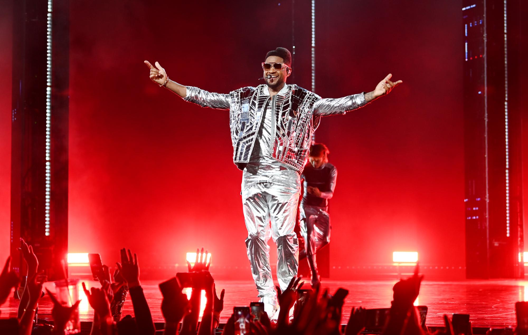 Usher makes return with Las Vegas residency “I don’t want to close the(017)