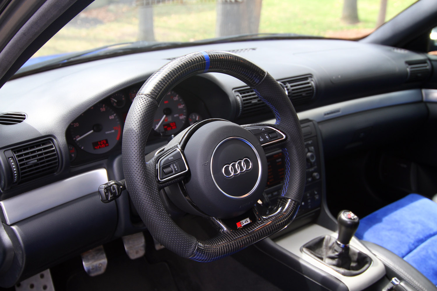 Another S4 update this time a carbon fiber flat bottom