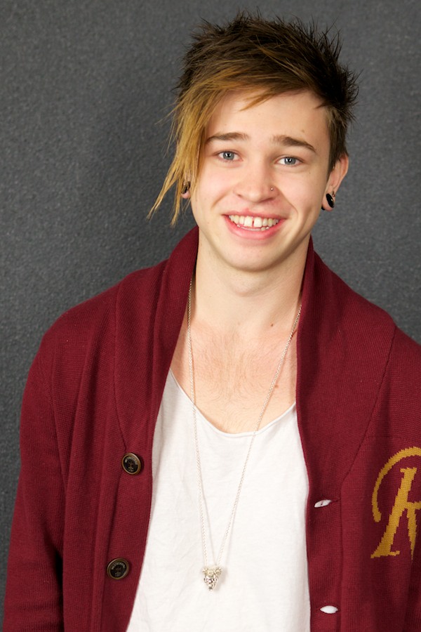 Reece Mastin And Rhiannon Fish’s Romance Sorts Fans From Foes(018)