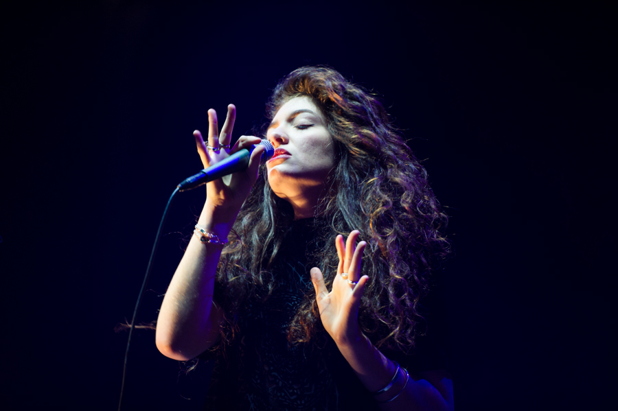 New Lorde 'Solar Panel' Set For UK No 1 - Vimarsana News