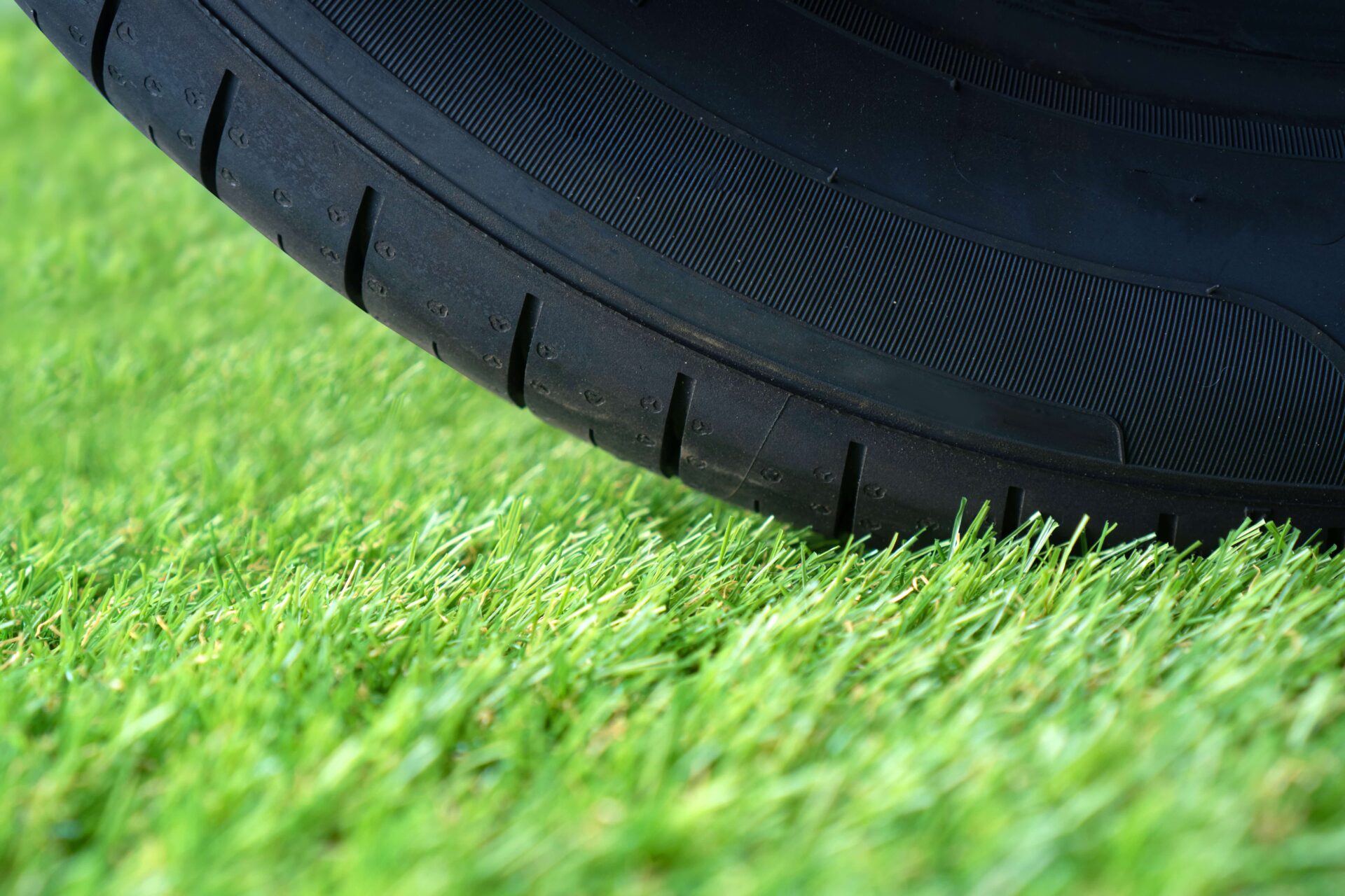 Can You Use Artificial Grass On A Drive? Nomow Blog