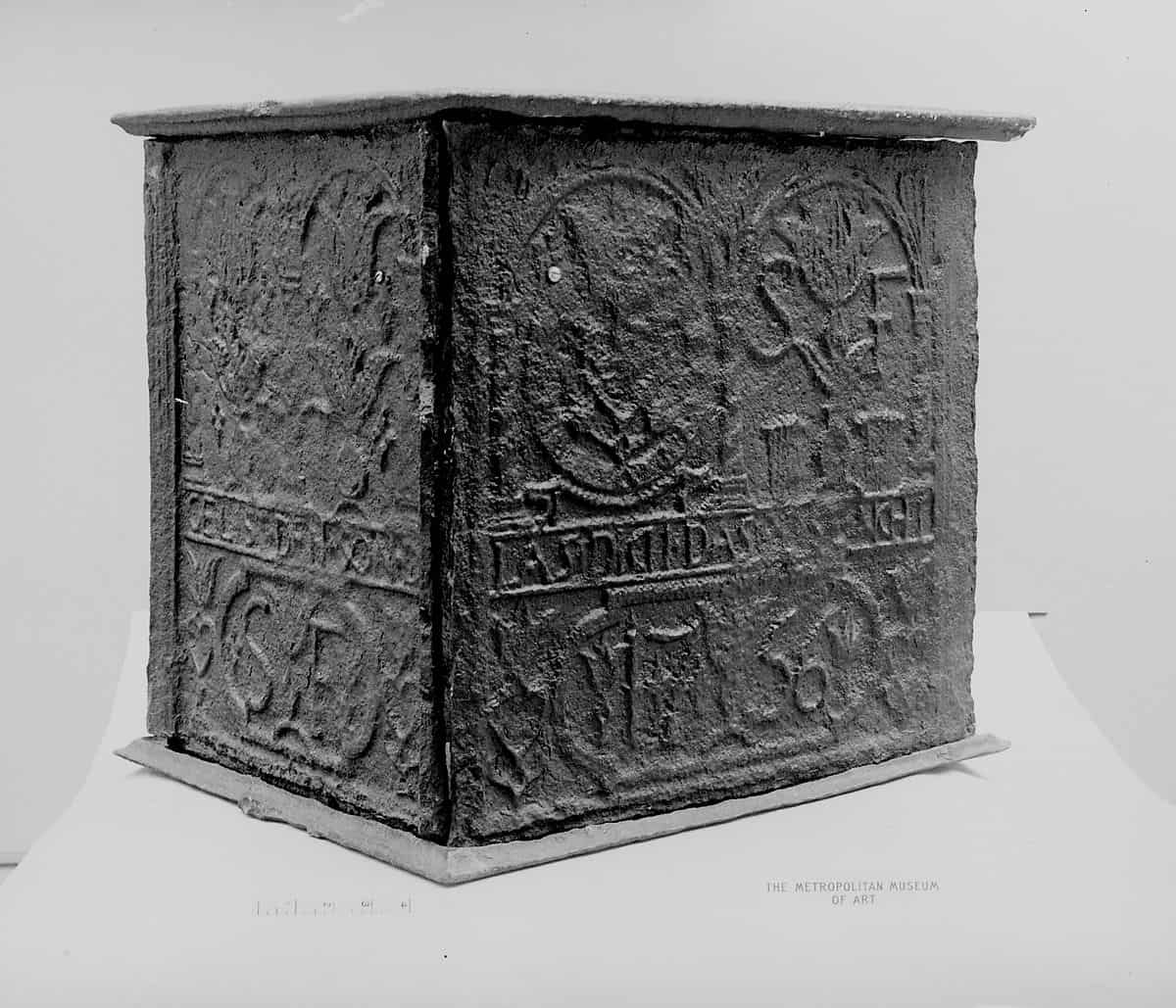 Antique Cast Iron Stove Value (Identification & Price Guides)