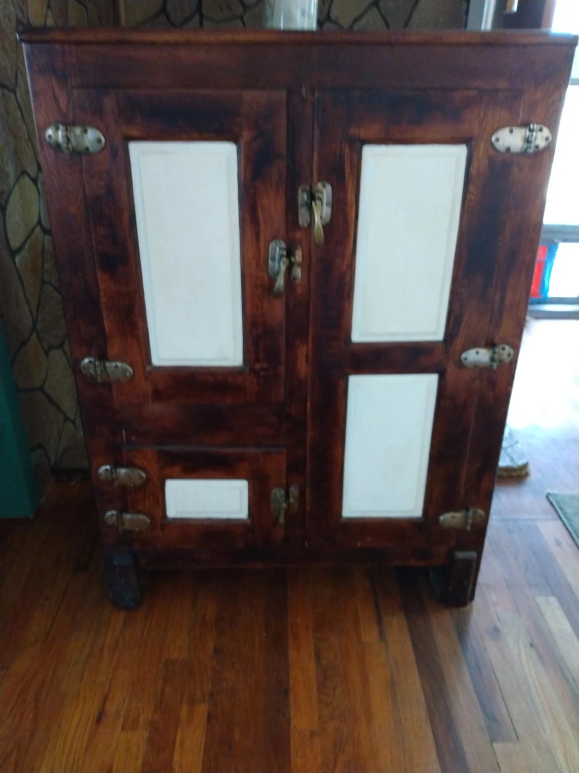 How To Date An Antique Ice Box (Types, Brands Value Guide)