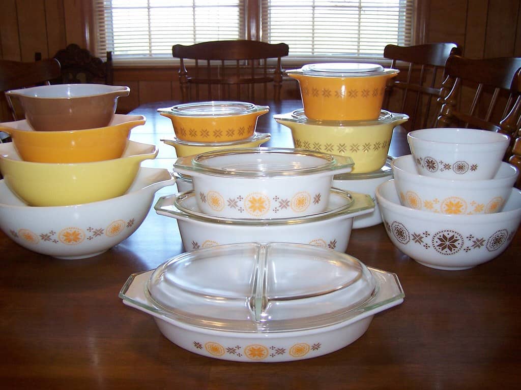 Vintage Pyrex Value (Identification & Price Guides)