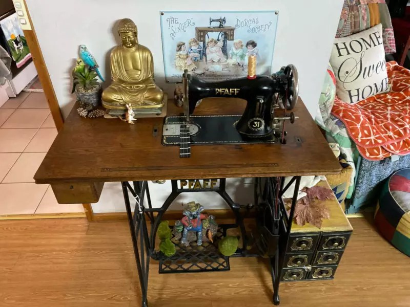 Vintage Pfaff Sewing Machine Value (Identification & Price Guides)