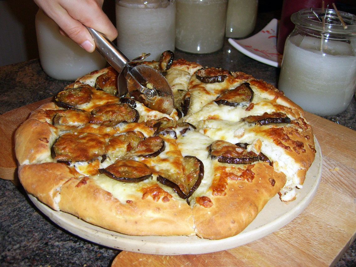 How To Use A Pampered Chef Pizza Stone