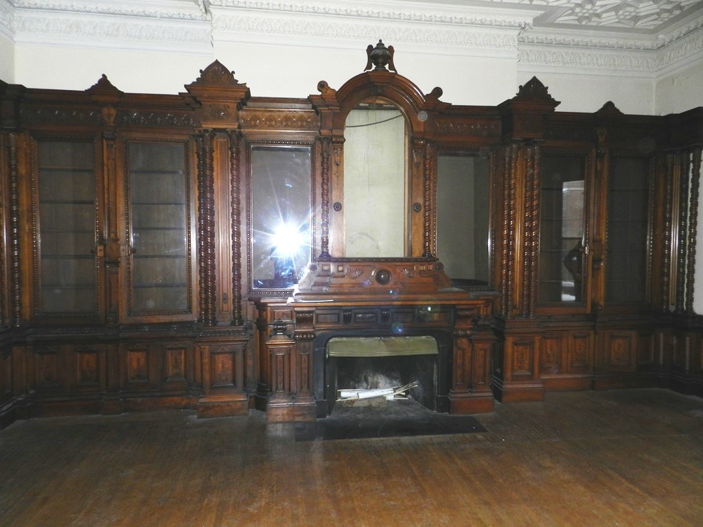 Nor'East Architectural Salvage of South Hampton, NH. Antique Building