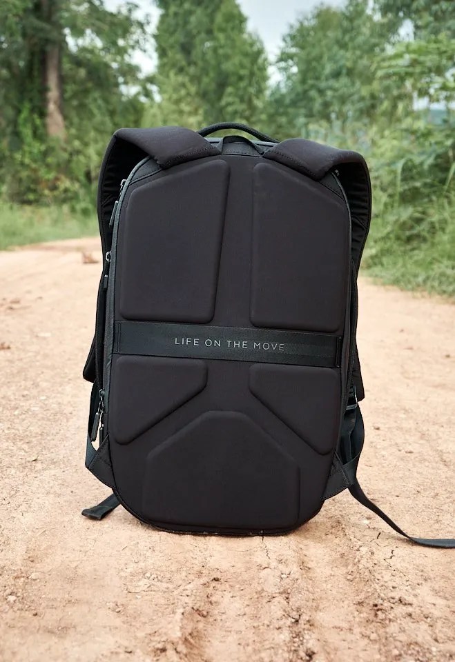 Nomatic Navigator Pack 15L Review (Best EDC Bag?) North of Known