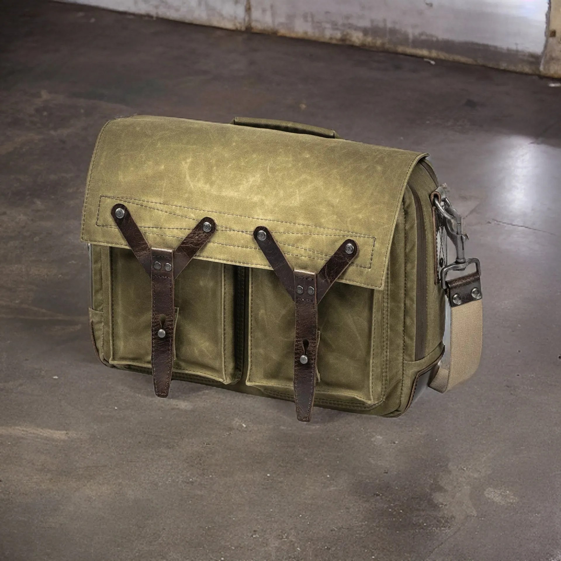 The 7 Best Camera Messenger Bags for Travel [2024] North of Known