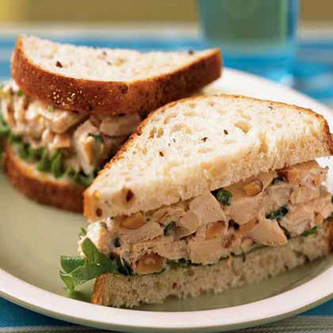 Kirkland Signature chicken breast, packed in water, premium chunk, 6 12