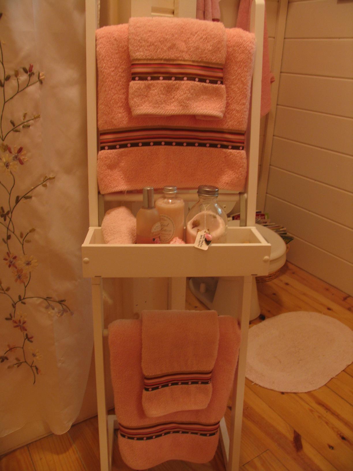 Decorative bathroom towels with ribbon border