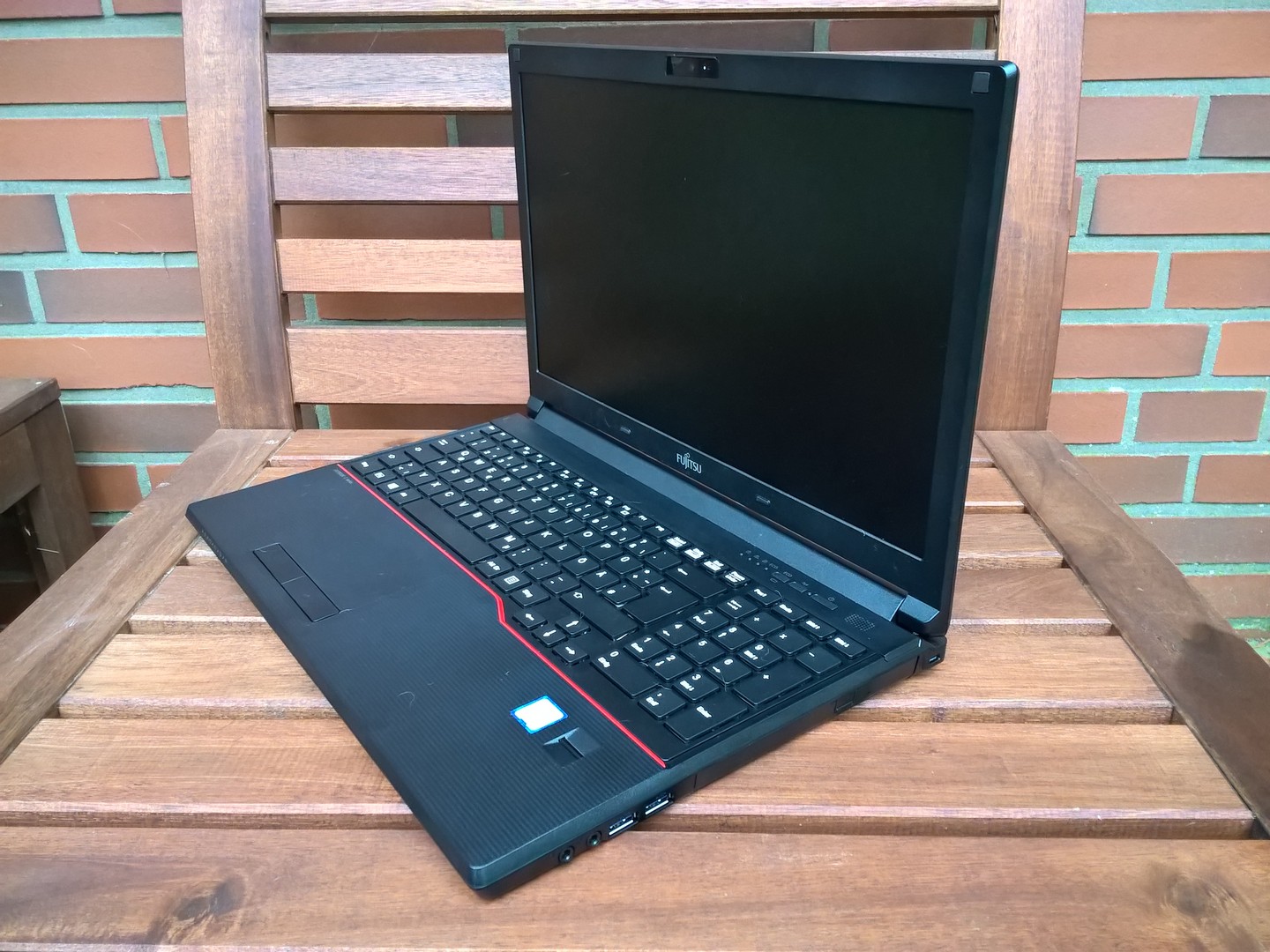 Test Fujitsu Lifebook E557 (i37100U, HD620) Laptop Tests