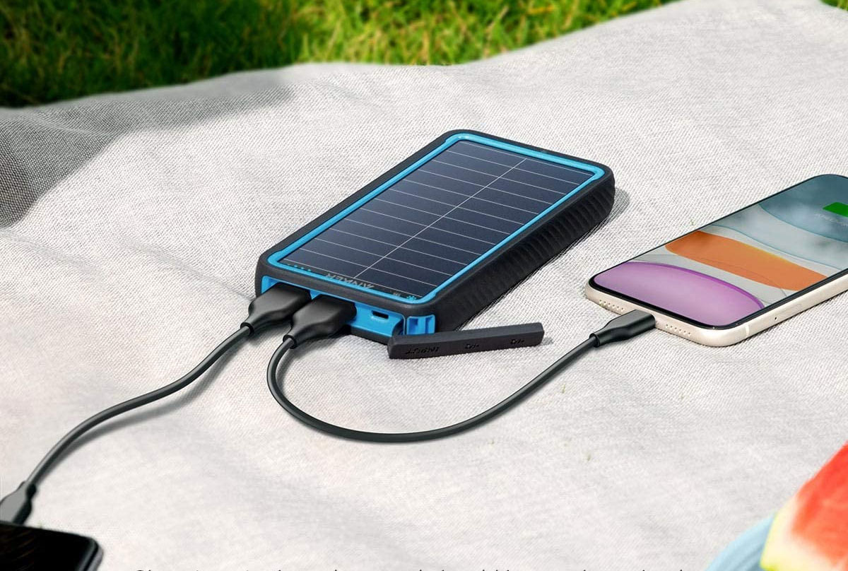 Anker Neue Powerbank PowerCore Solar 10000 lädt Smartphones mit