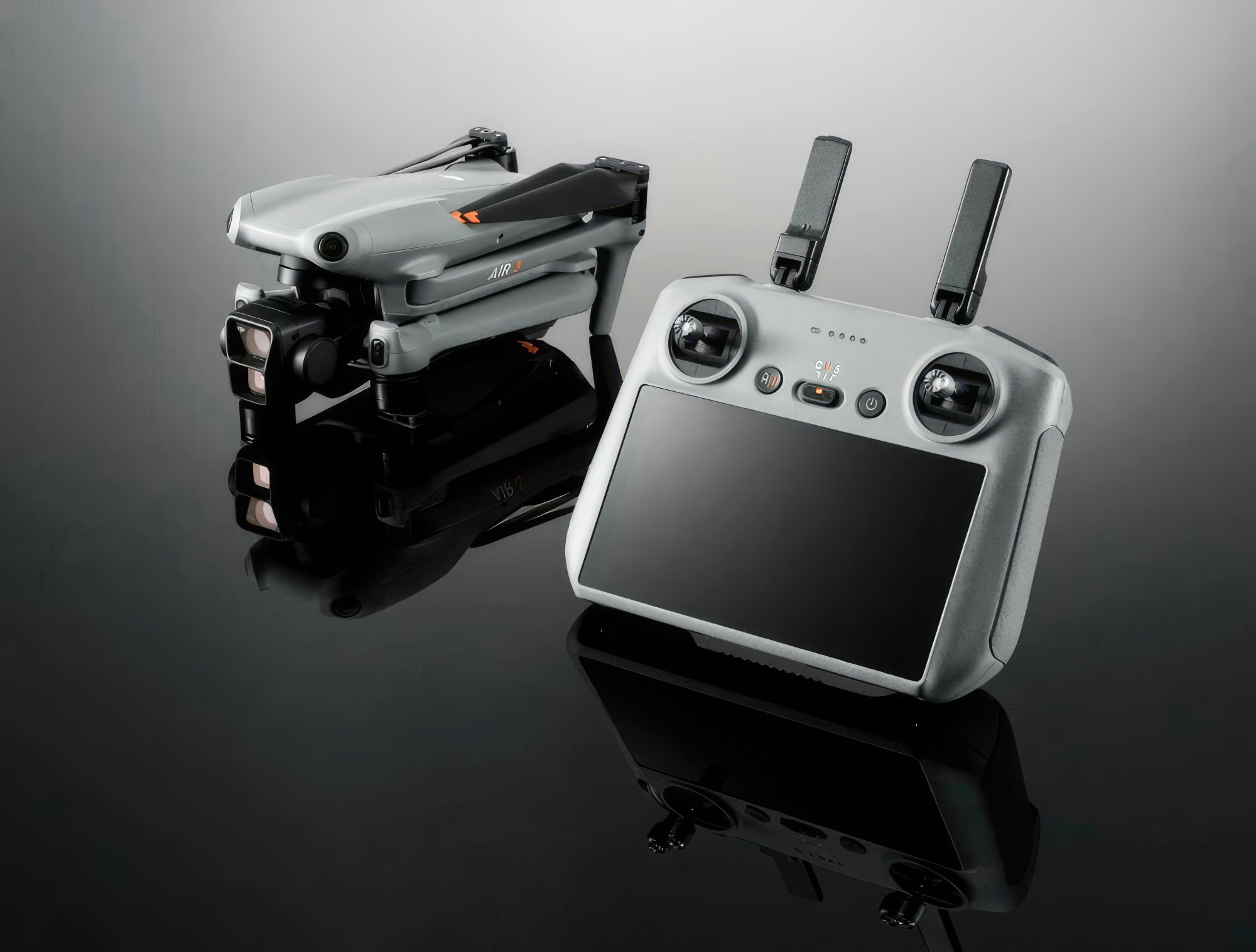 Leak Offizielle Produktbilder zeigen DJI Air 3 Drohne mit DualKamera