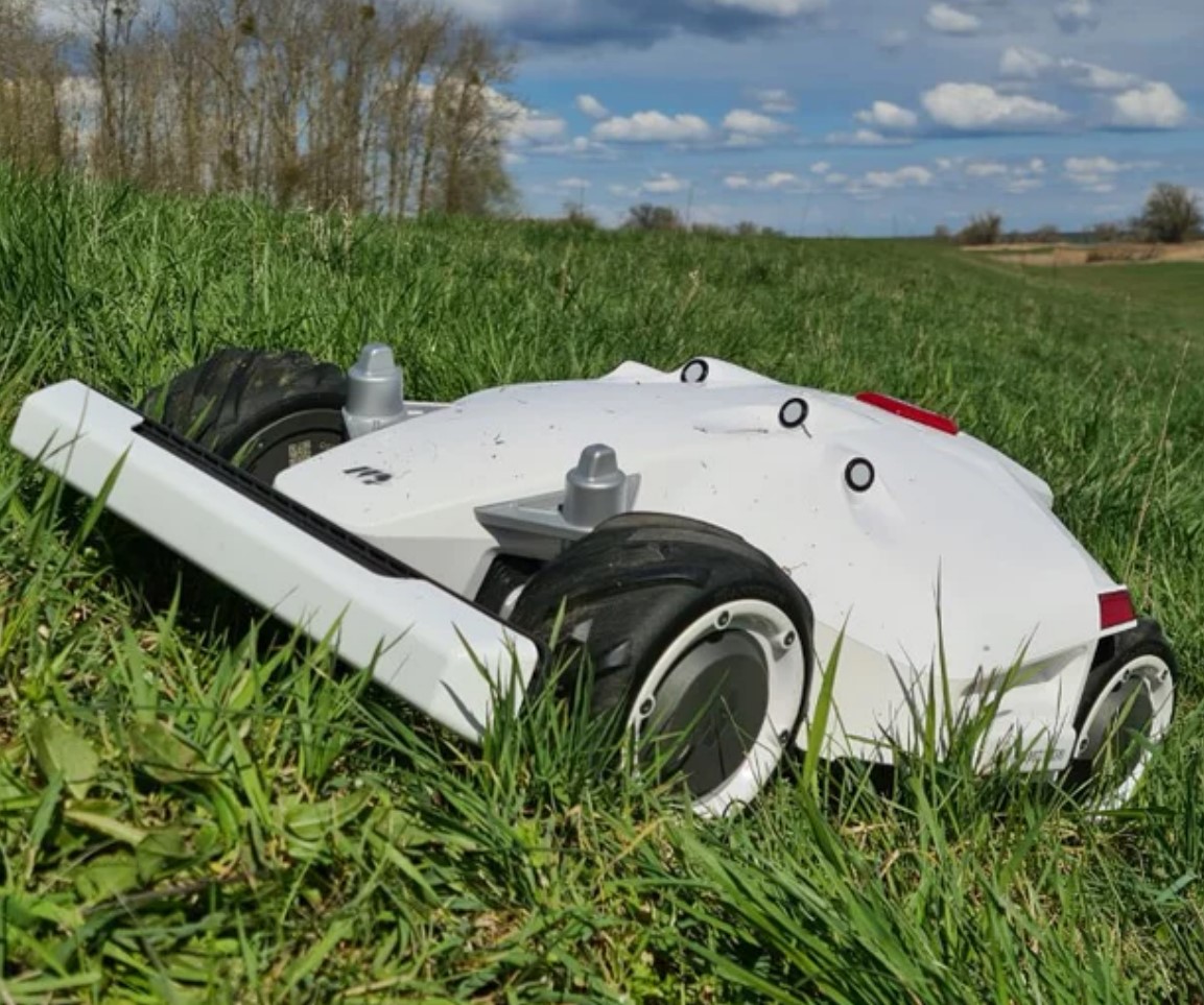 LUBA AWD 1000: Perimeter Wire Free Robot Lawn Mower, 50% OFF