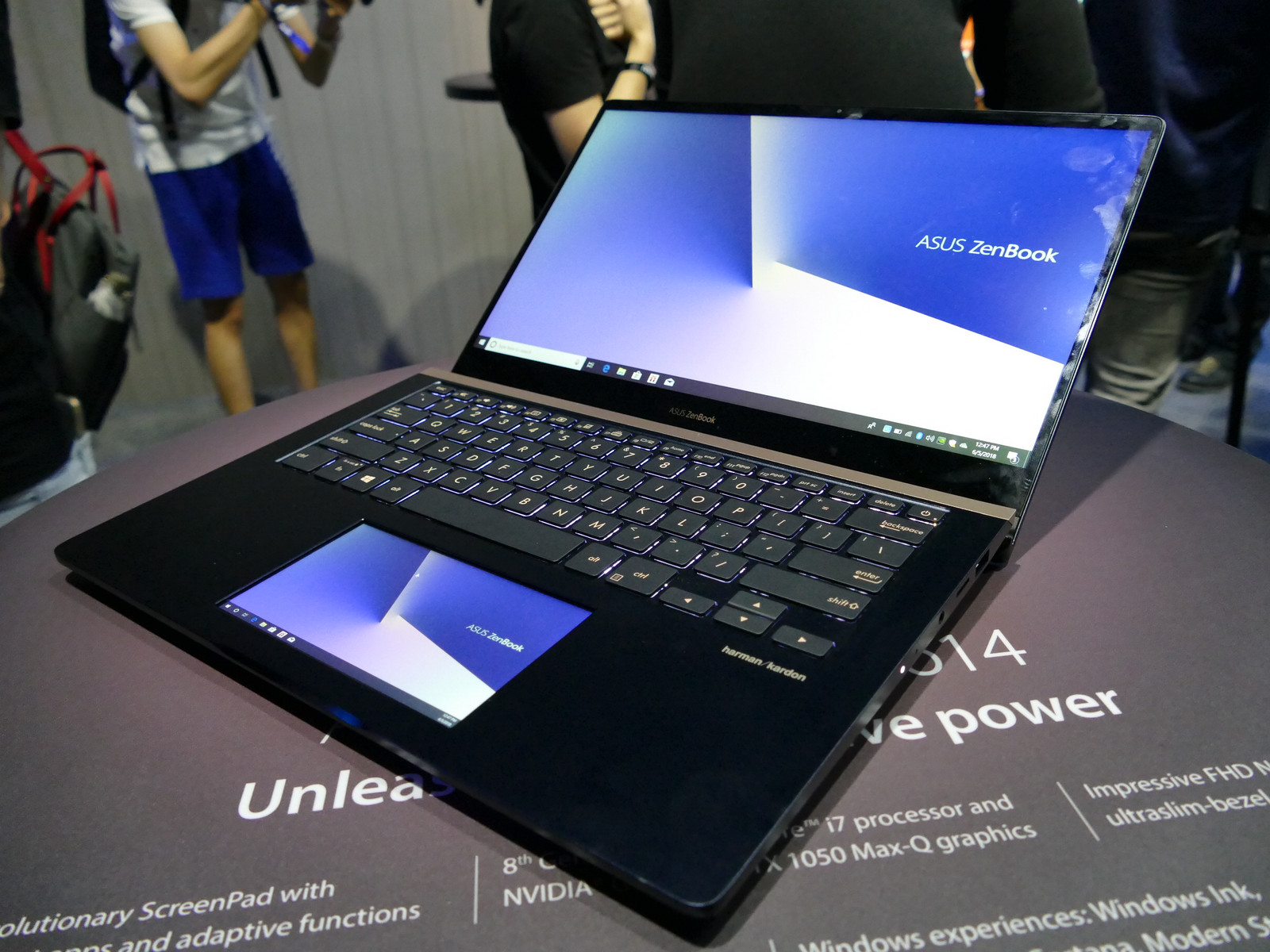 Asus Zenbook Pro 14 mit Display im Touchpad News